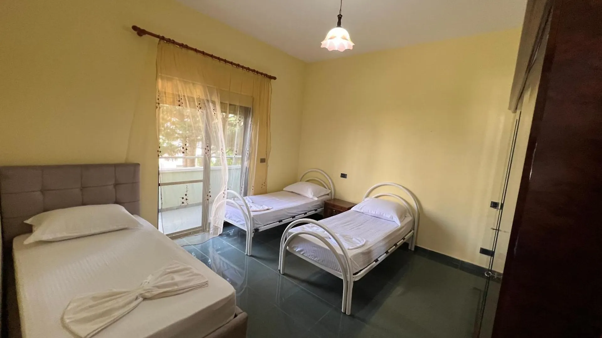 Green Garden Villa Durres Guest house